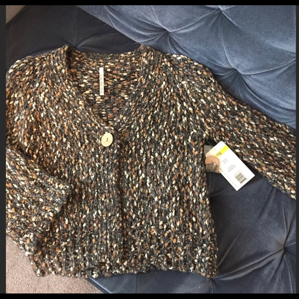 NWT- 🌸Leo & Nicole sweater🌸